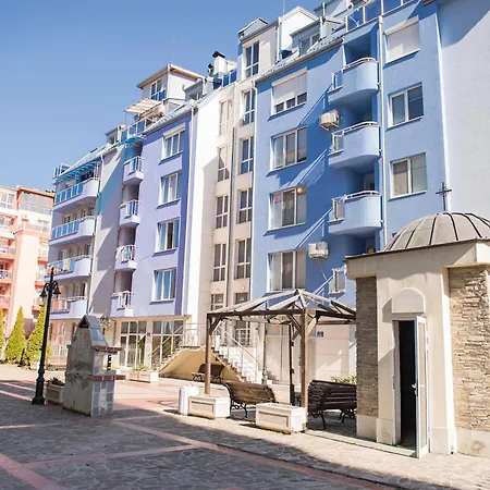 Flower House 9 アパート