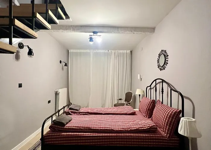 Apartment Flower House 9