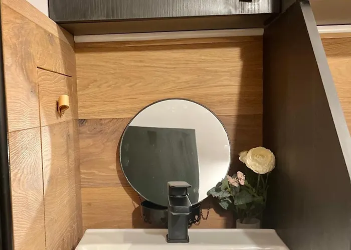 Flower House 9 Apartment