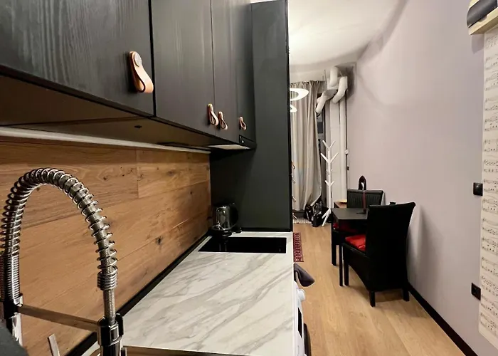 Flower House 9 Apartment